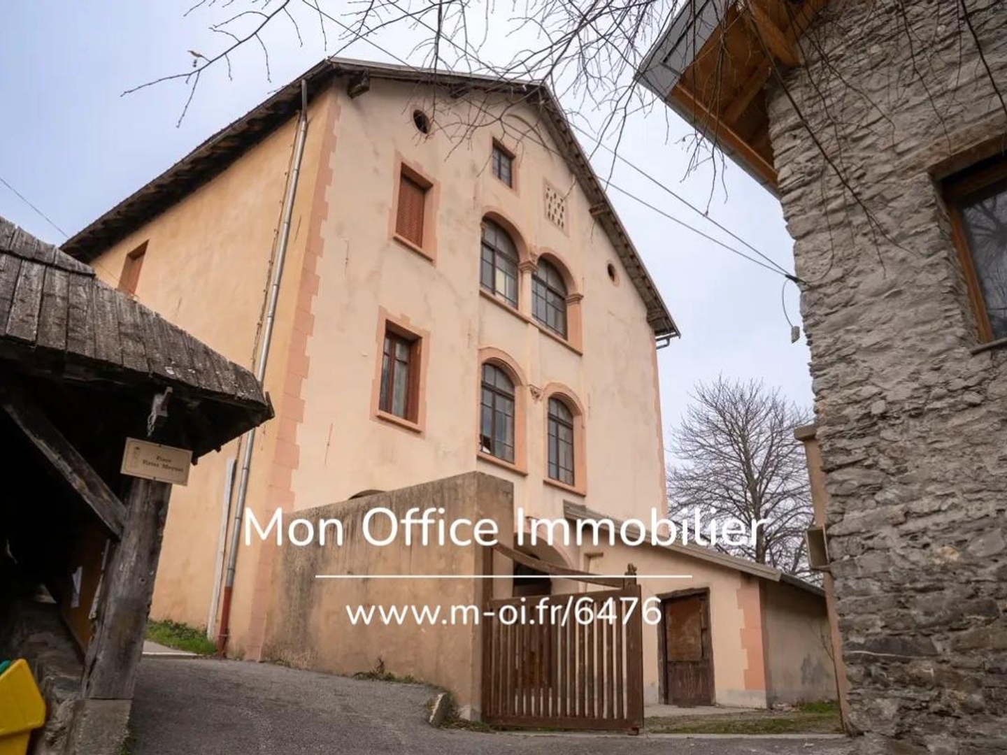 Maison à vendre - 4 pièces - 600m2 - Saint-Clément-Sur... (05600)