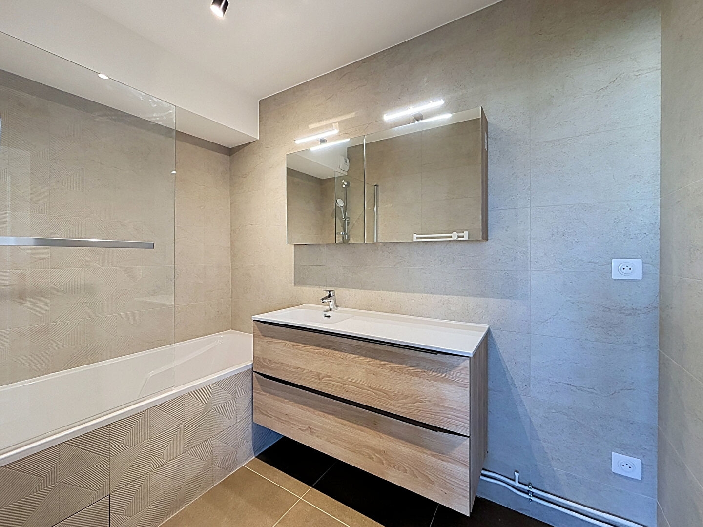 Appartement à vendre - 5 pièces - 110m2 - Lyon 8e (69008)