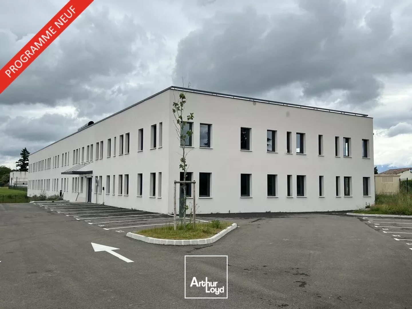Immeuble de bureaux neuf à vendre à Alixan gare TGV avec parkings