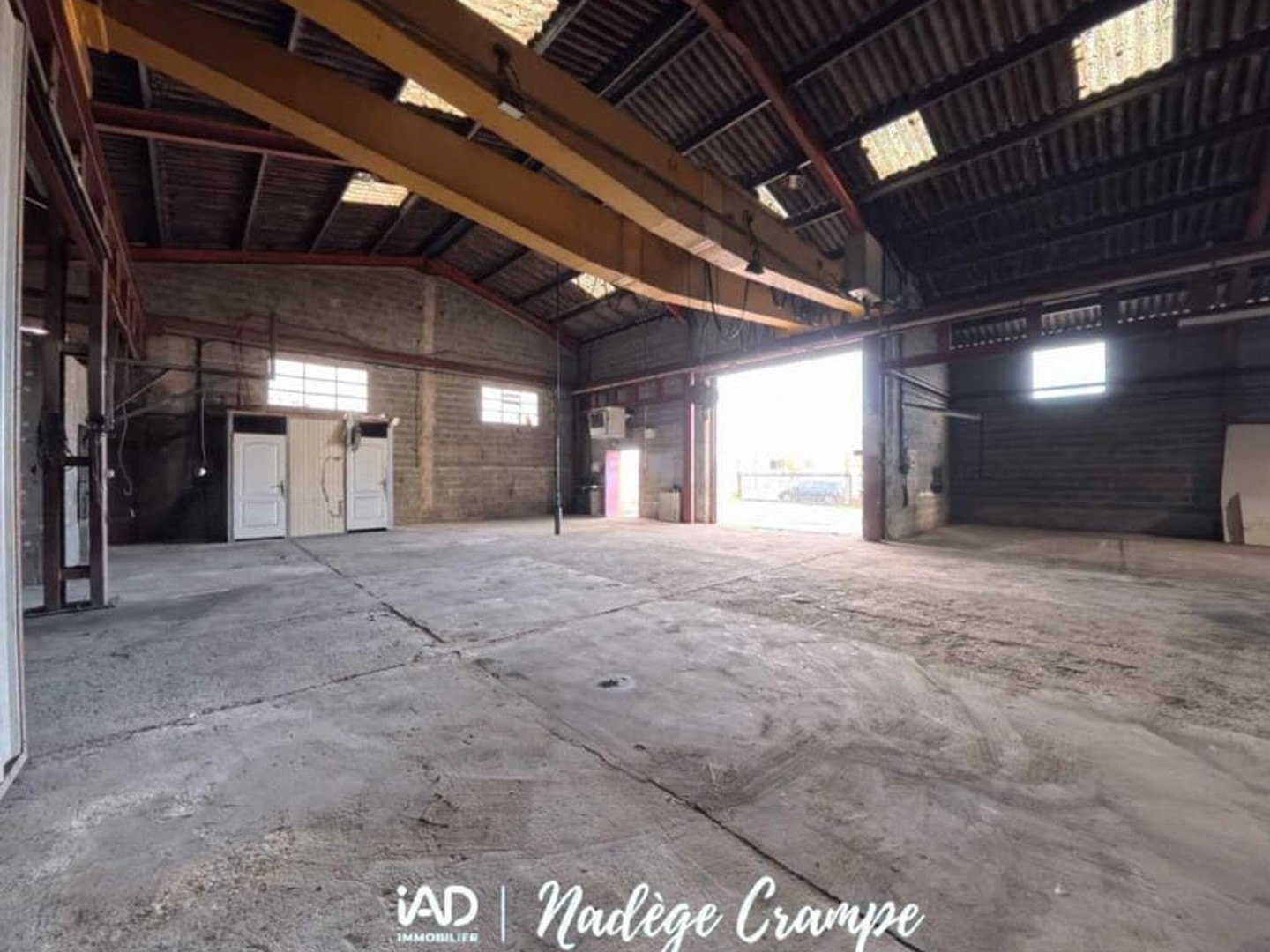 Immeuble commercial 702 m²