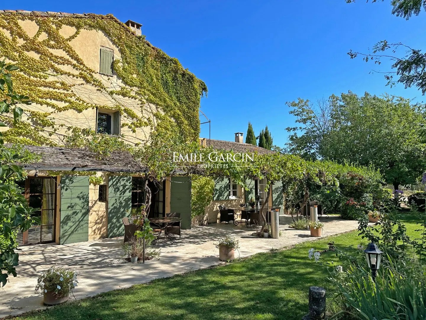 Maison 10 pièces 670 m²