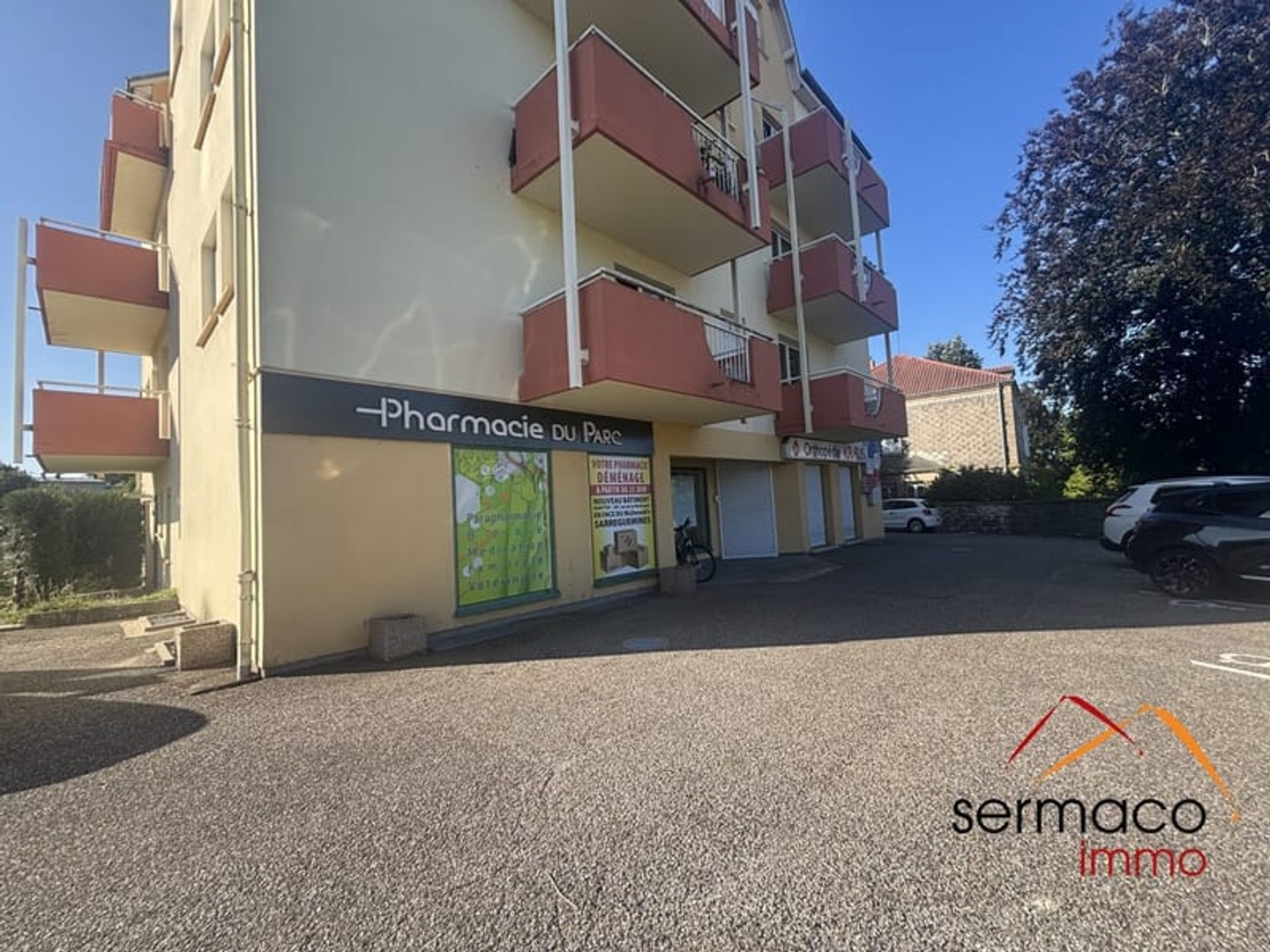 Local commercial 1 pièce 137 m²