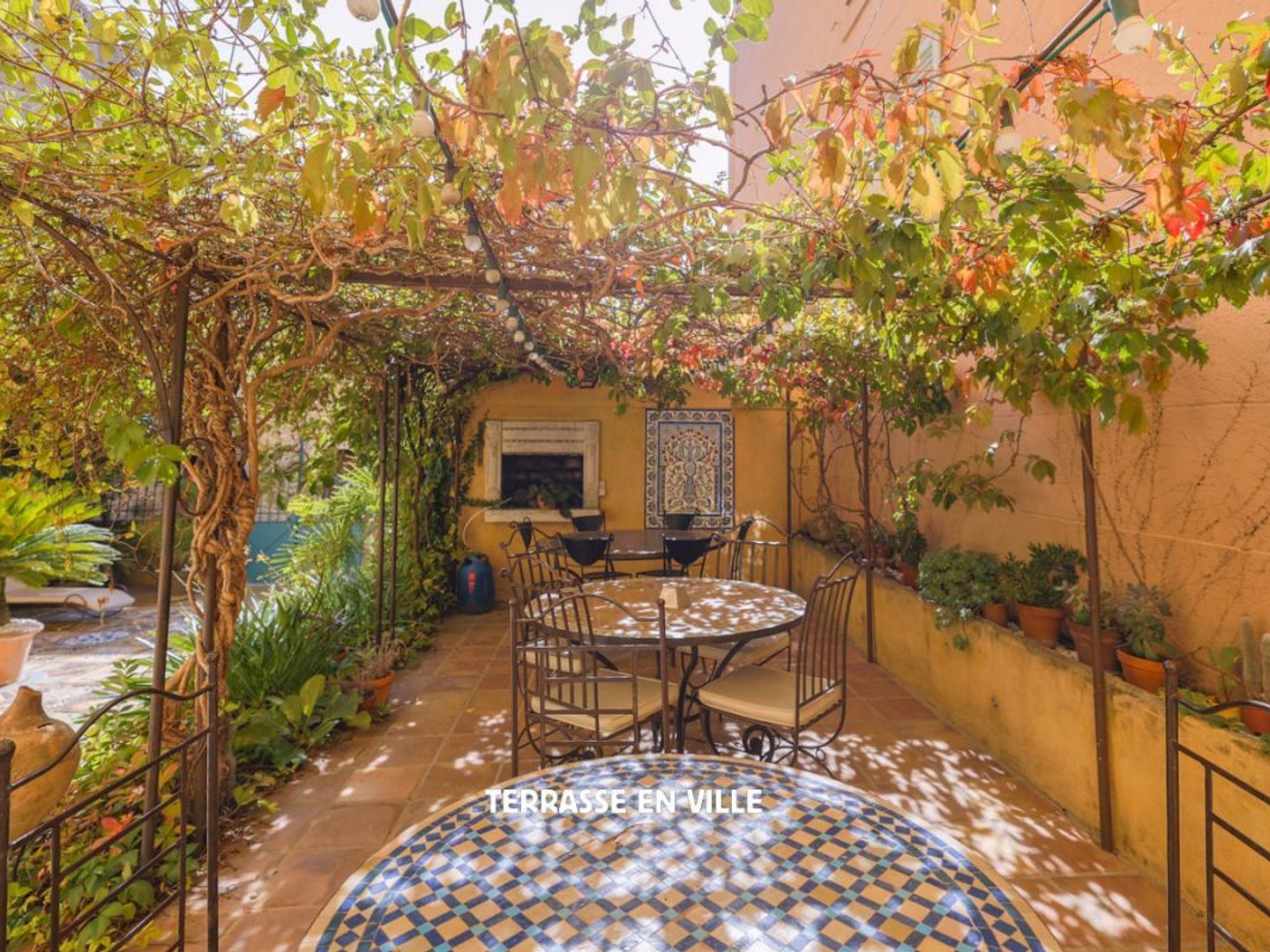 Maison à vendre - 11 pièces - 275m2 - Besse-Sur-Issole (83890)