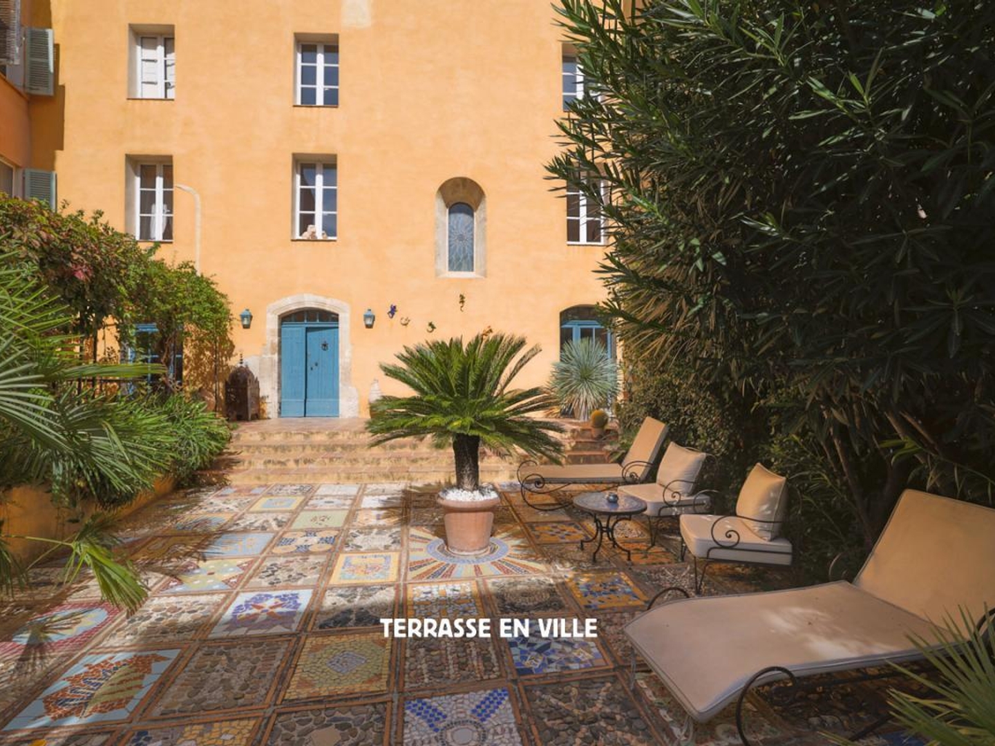 Maison à vendre - 11 pièces - 275m2 - Besse-Sur-Issole (83890)