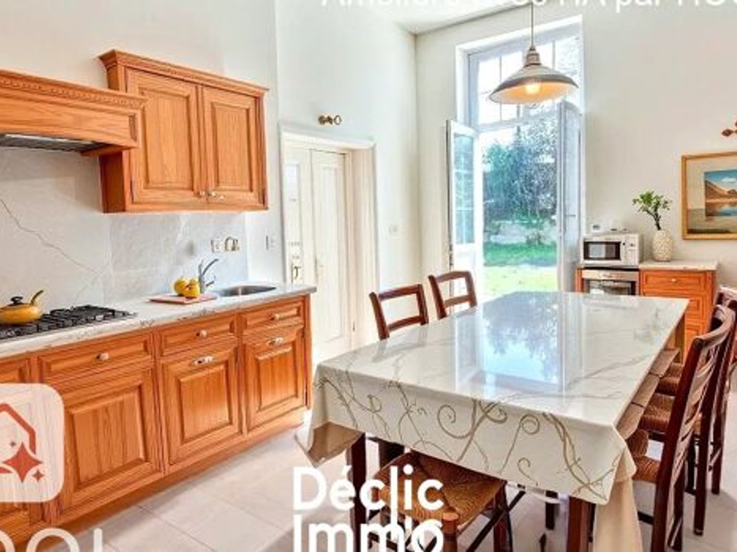 Maison à vendre - 9 pièces - 230m2 - Saint-Martin-De-S... (79400)