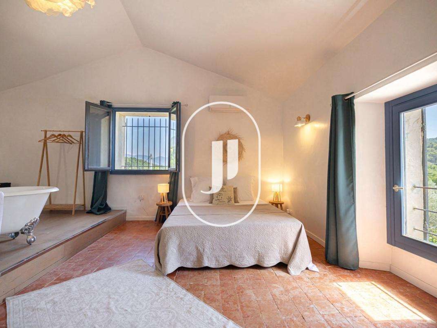 Maison 10 pièces 475 m²