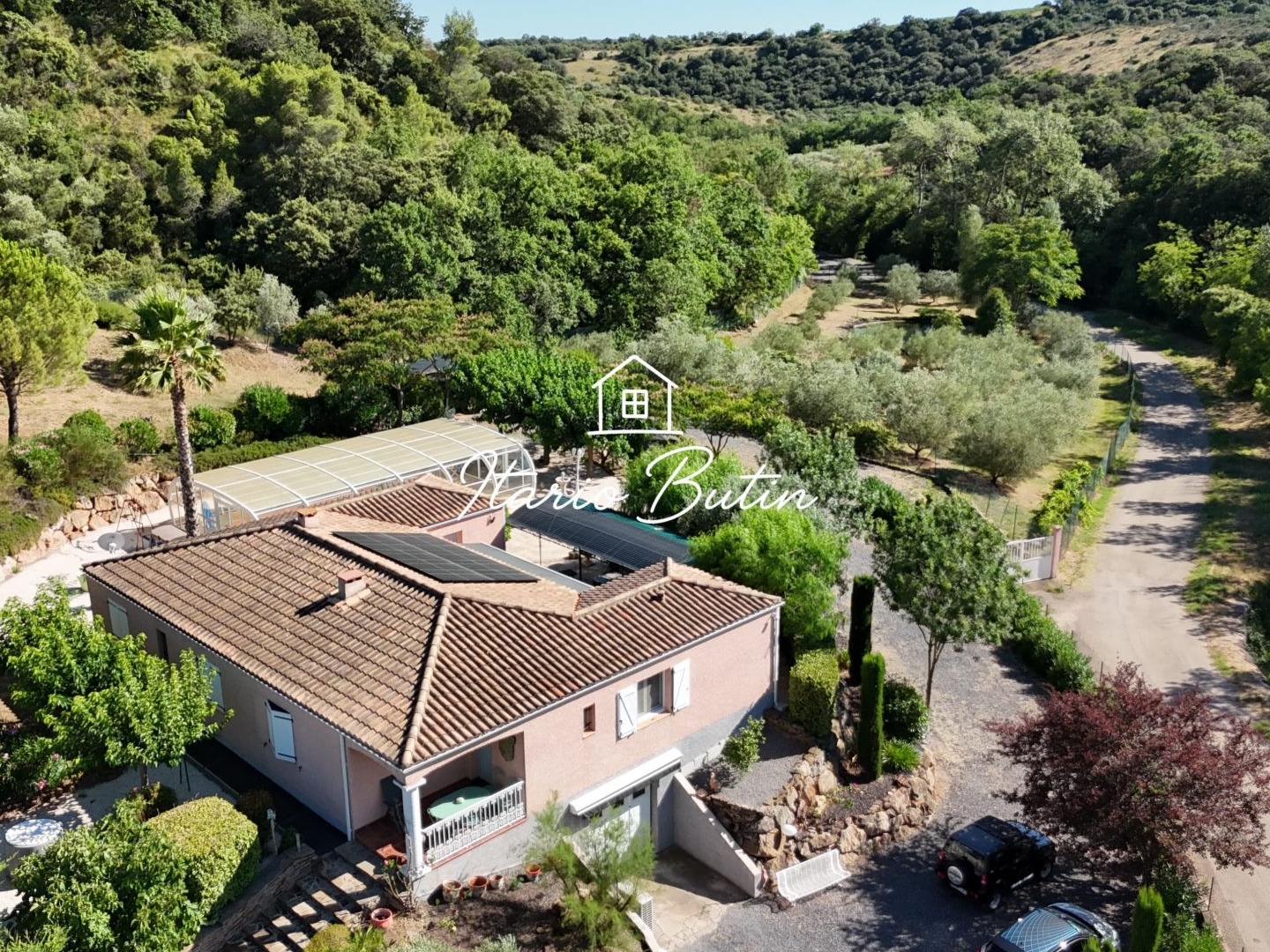 Villa Type 6 avec piscine sous sol et grand terrain