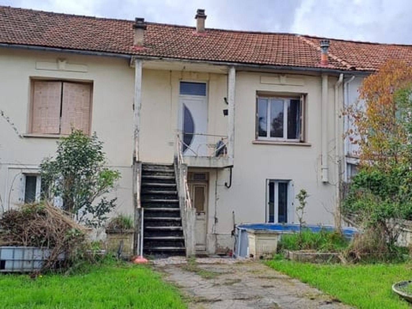 Ales, quartier Chantilly, maison à rafraichir avec terrain et garage