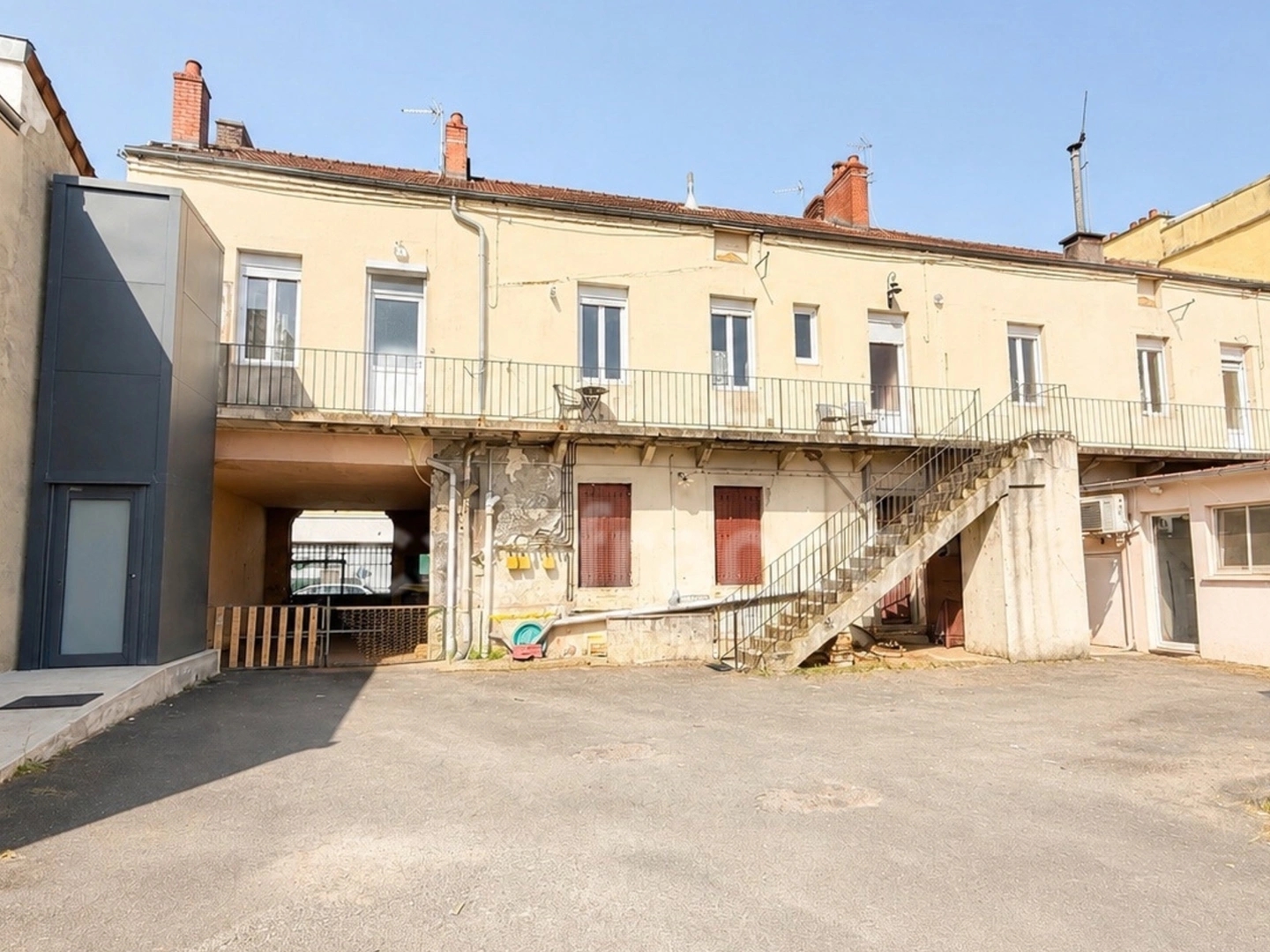 Immeuble à vendre - 16 pièces - 479m2 - Le Creusot (71200)