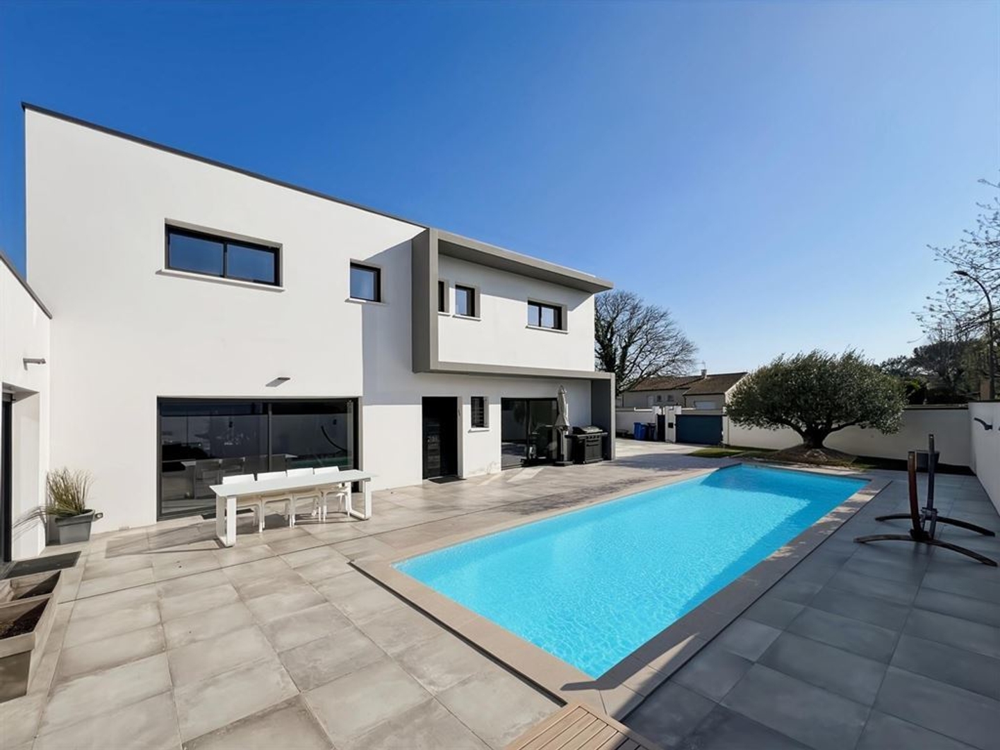 Contemporaine T6 de 220 m², 650 m² terrain - Lardenne