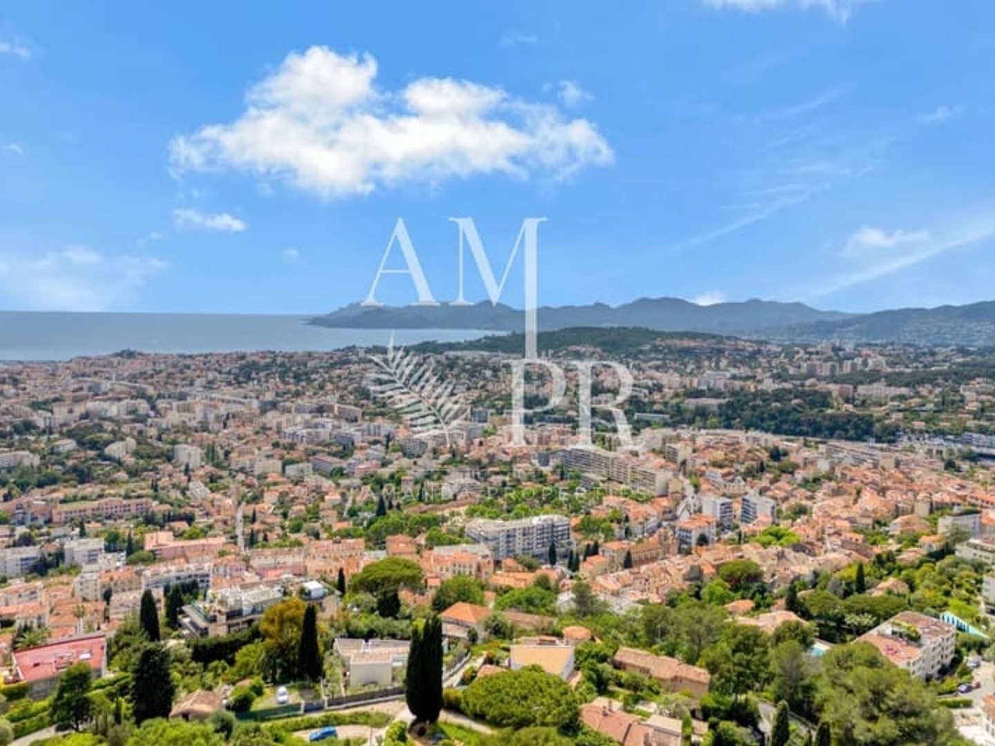 Sur les hauteurs de Cannes - Ravissante villa de 247m2 - Vue mer