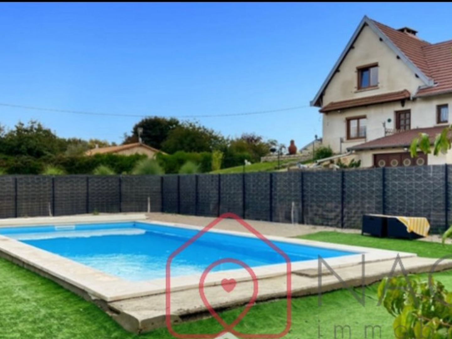 Maison à vendre - 8 pièces - 186m2 - Bantanges (71500)