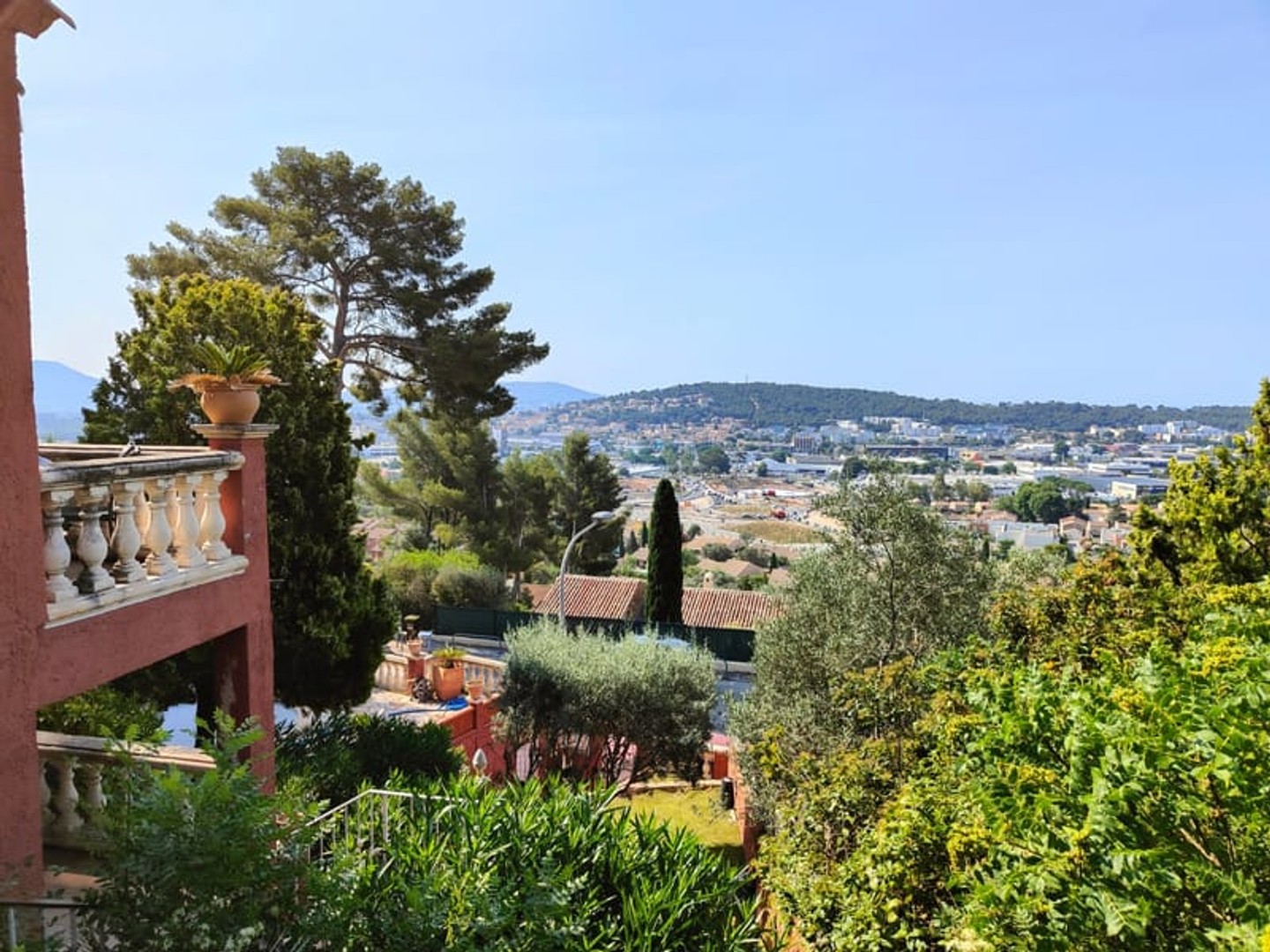 Maison à vendre - 6 pièces - 183m2 - La Valette-Du-Var (83160)