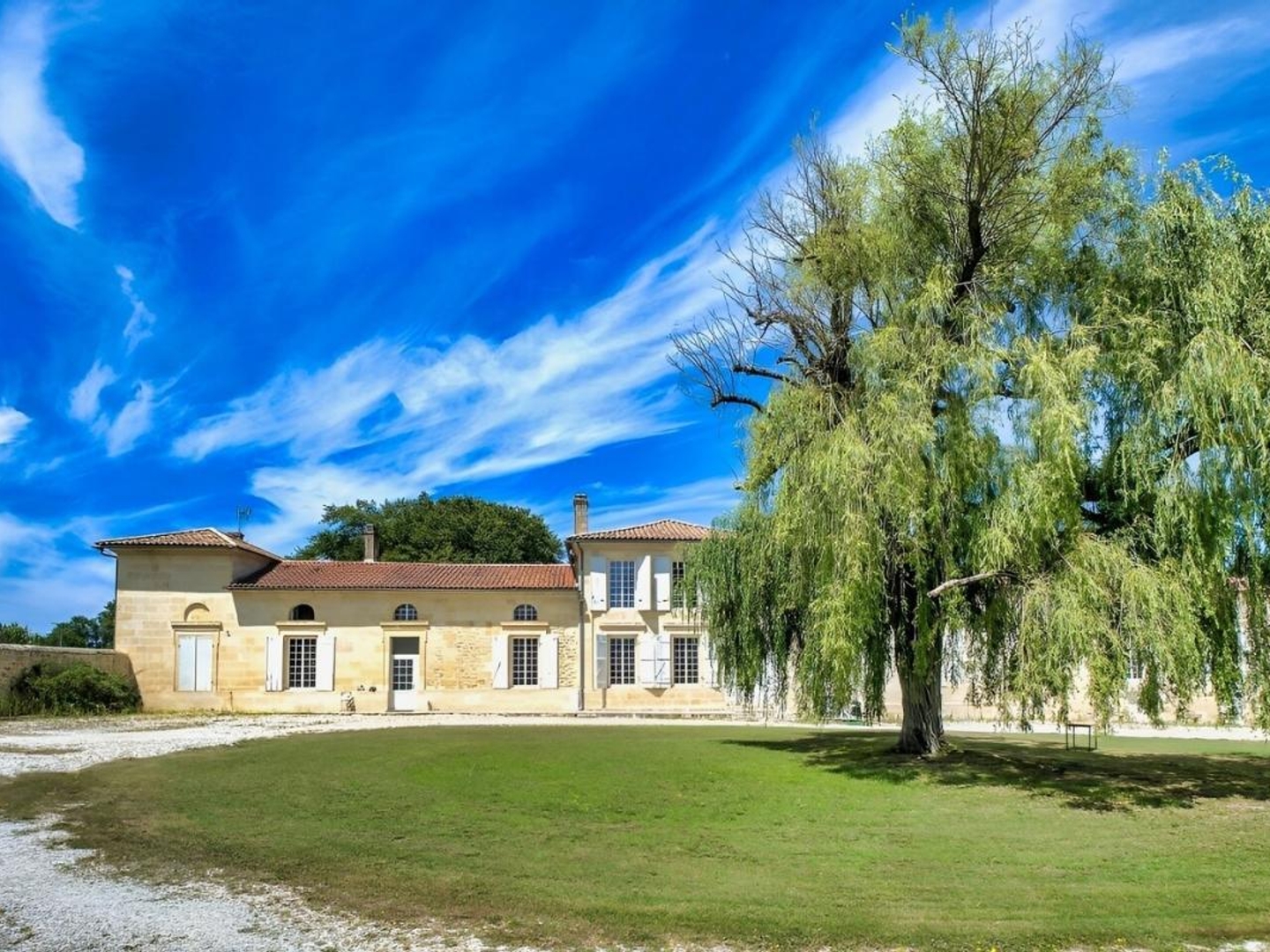 Magnifique et rare domaine de 1300 m² sur 6.4 hectares proche Bordeaux