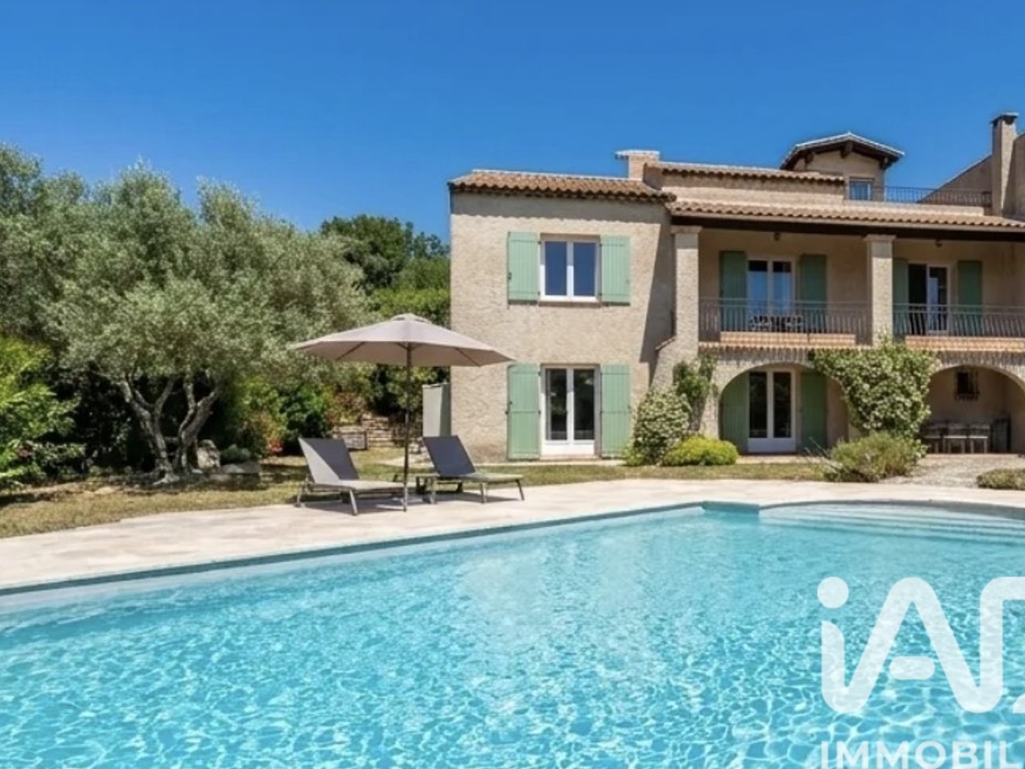 Maison 5 pièces 217 m²