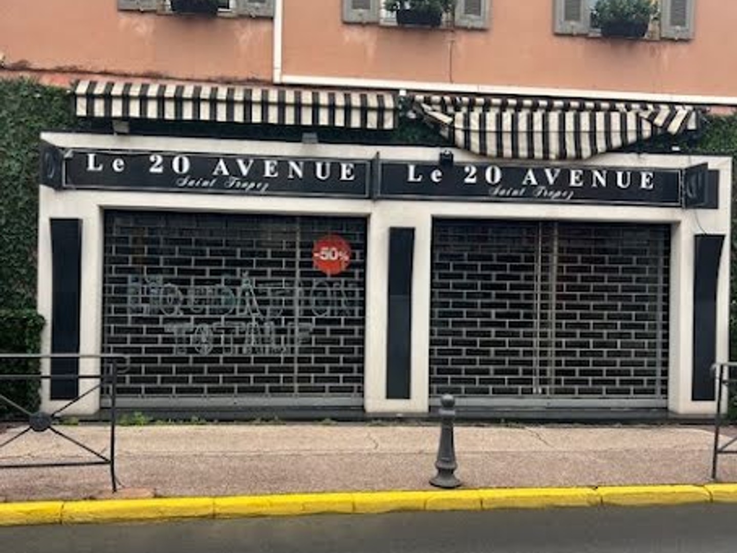 Local 1 pièce 300 m²