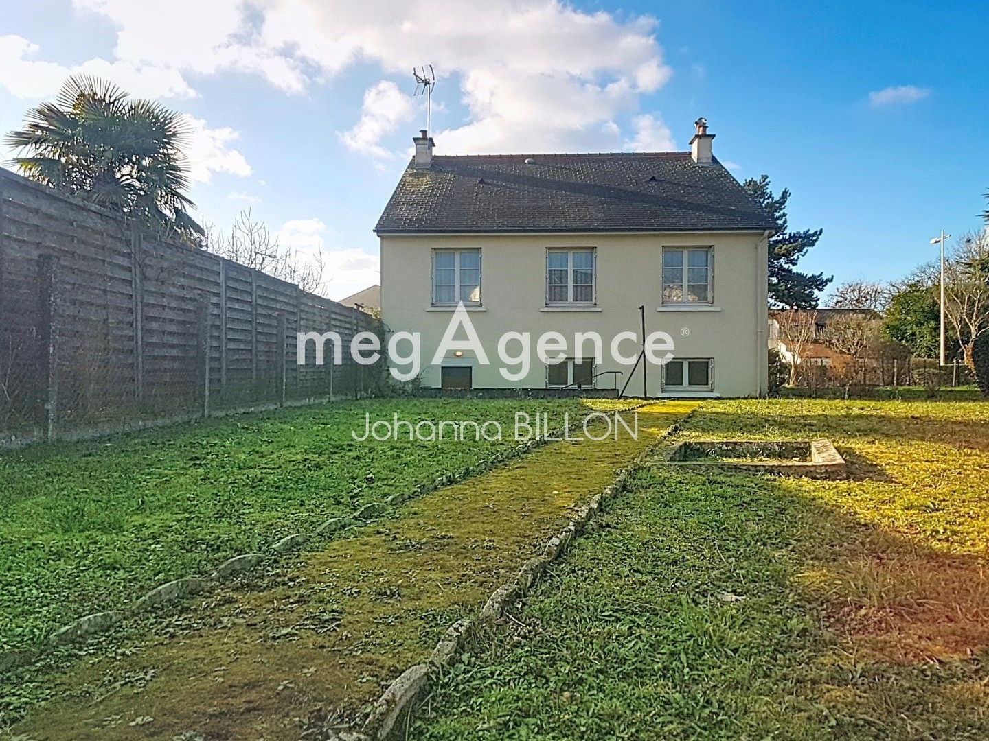 Maison individuelle, secteur calme, avec beaucoup de potentiel !!