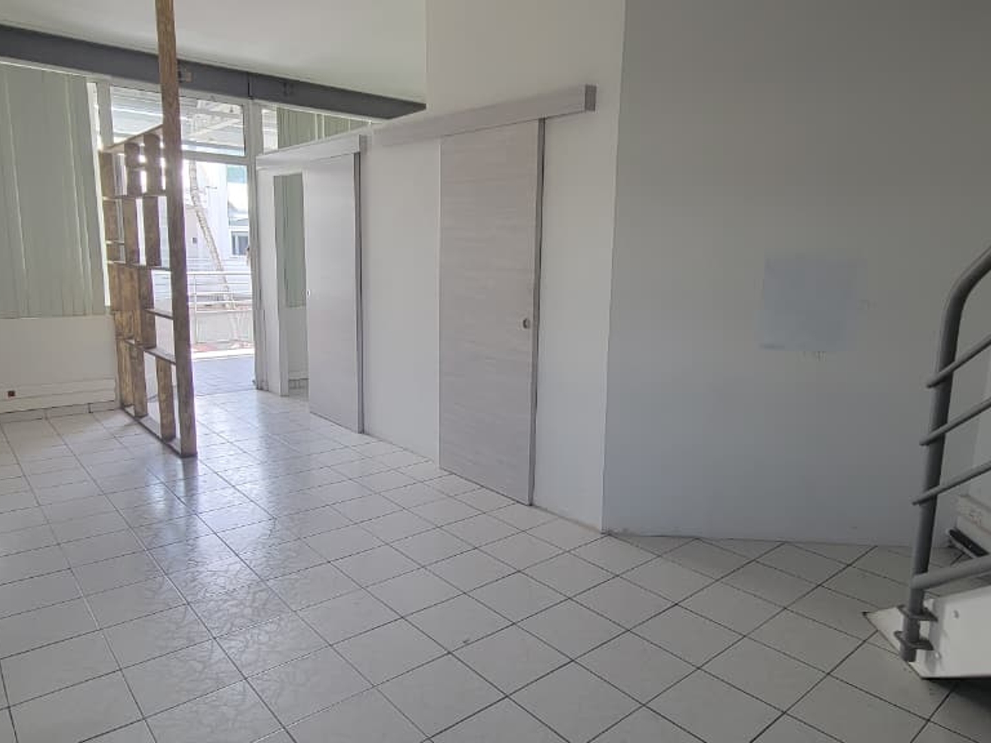Locaux à vendre - 3 pièces - 60m2 - Baie-Mahault (97122)