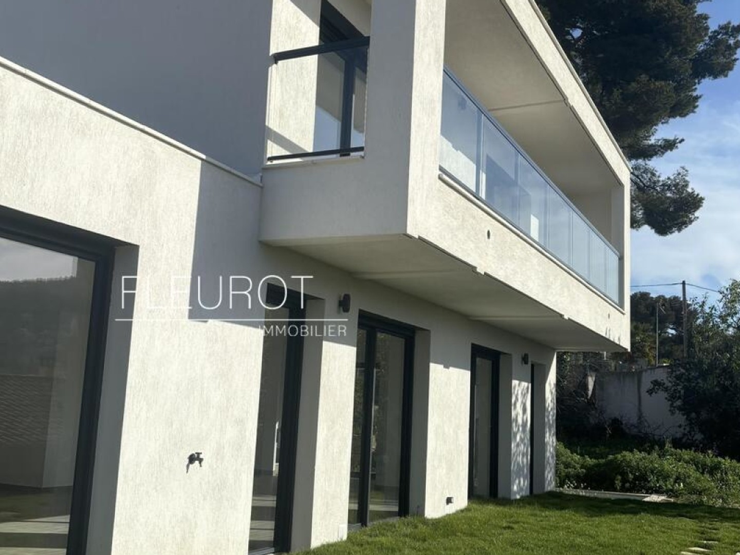 VILLA CONTEMPORAINE / PISCINE / CEYRESTE