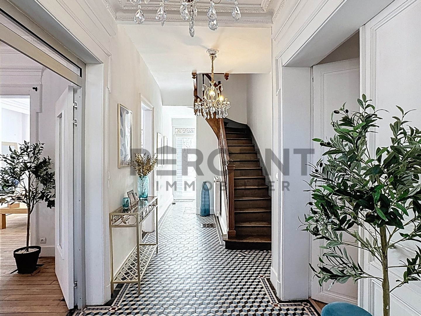 MAISON BOURGEOISE T10 DE 211 M² A CHARLEVILLE-MEZIERES AVEC DEPENDANCE, COUR, TERRASSE ET JARDIN