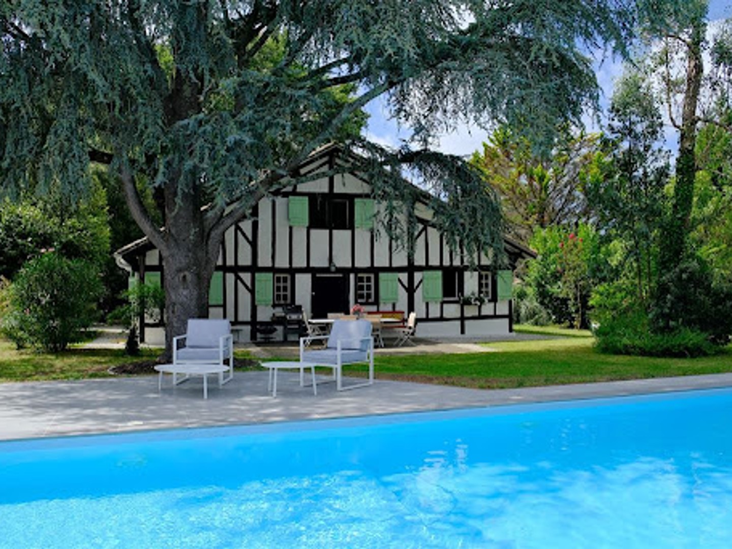 Villa 10 pièces 270 m²