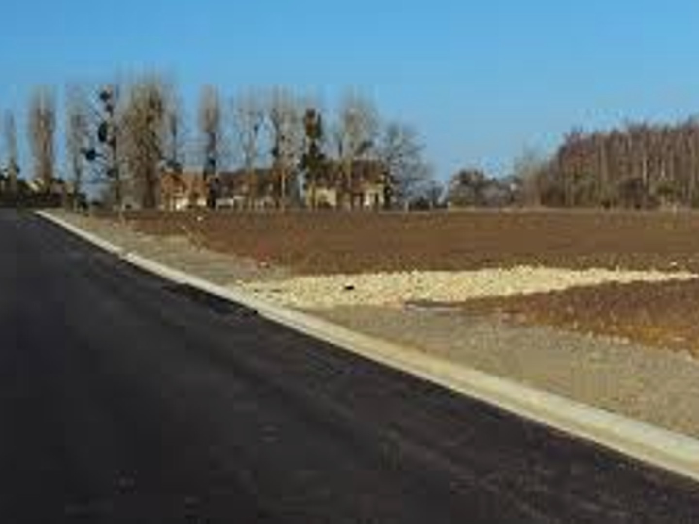 Terrain 650 m²