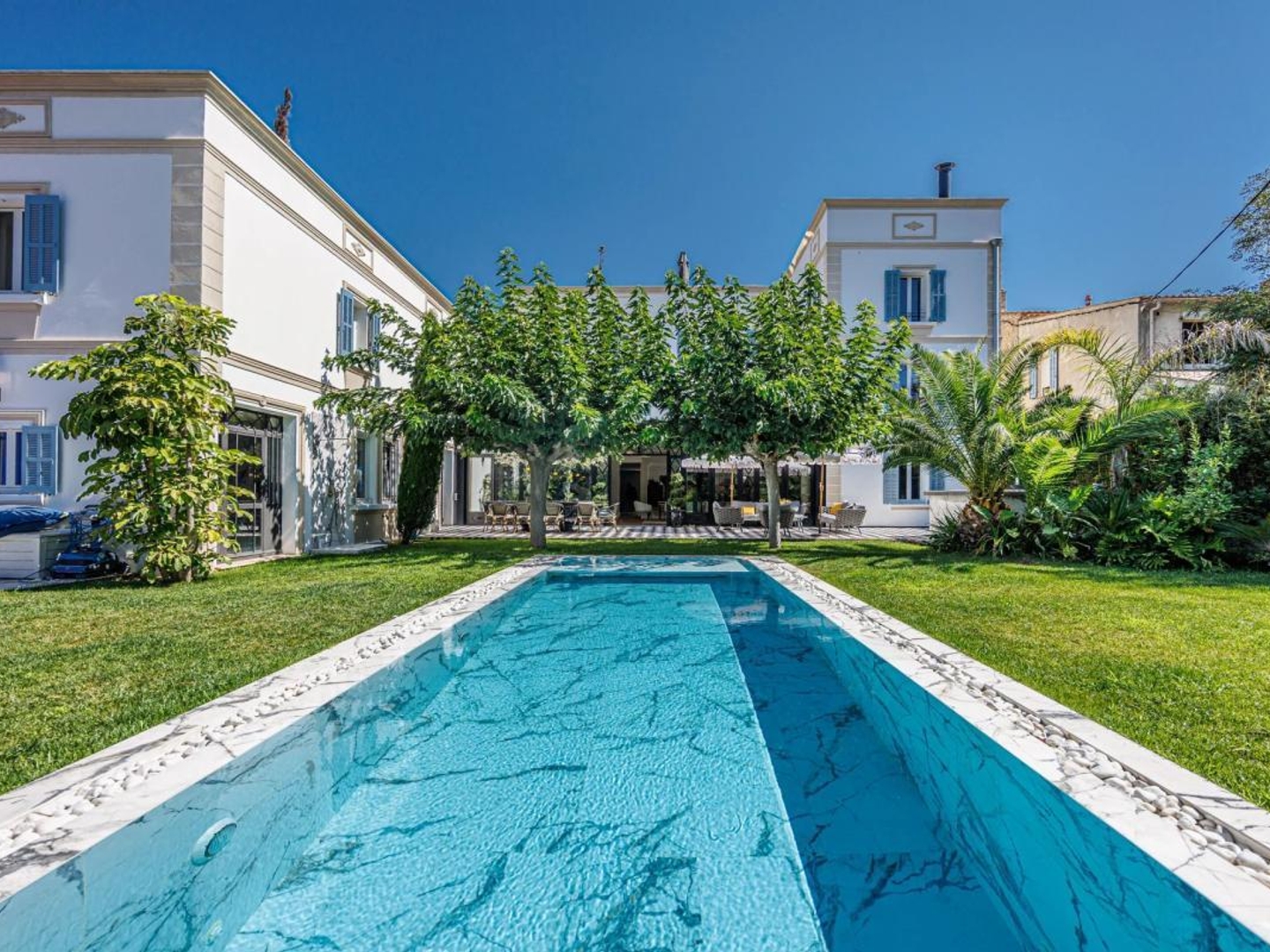 Vends propriété - 680 m² - 15 pièces, 10 chambres - Sanary-sur-Mer 83110