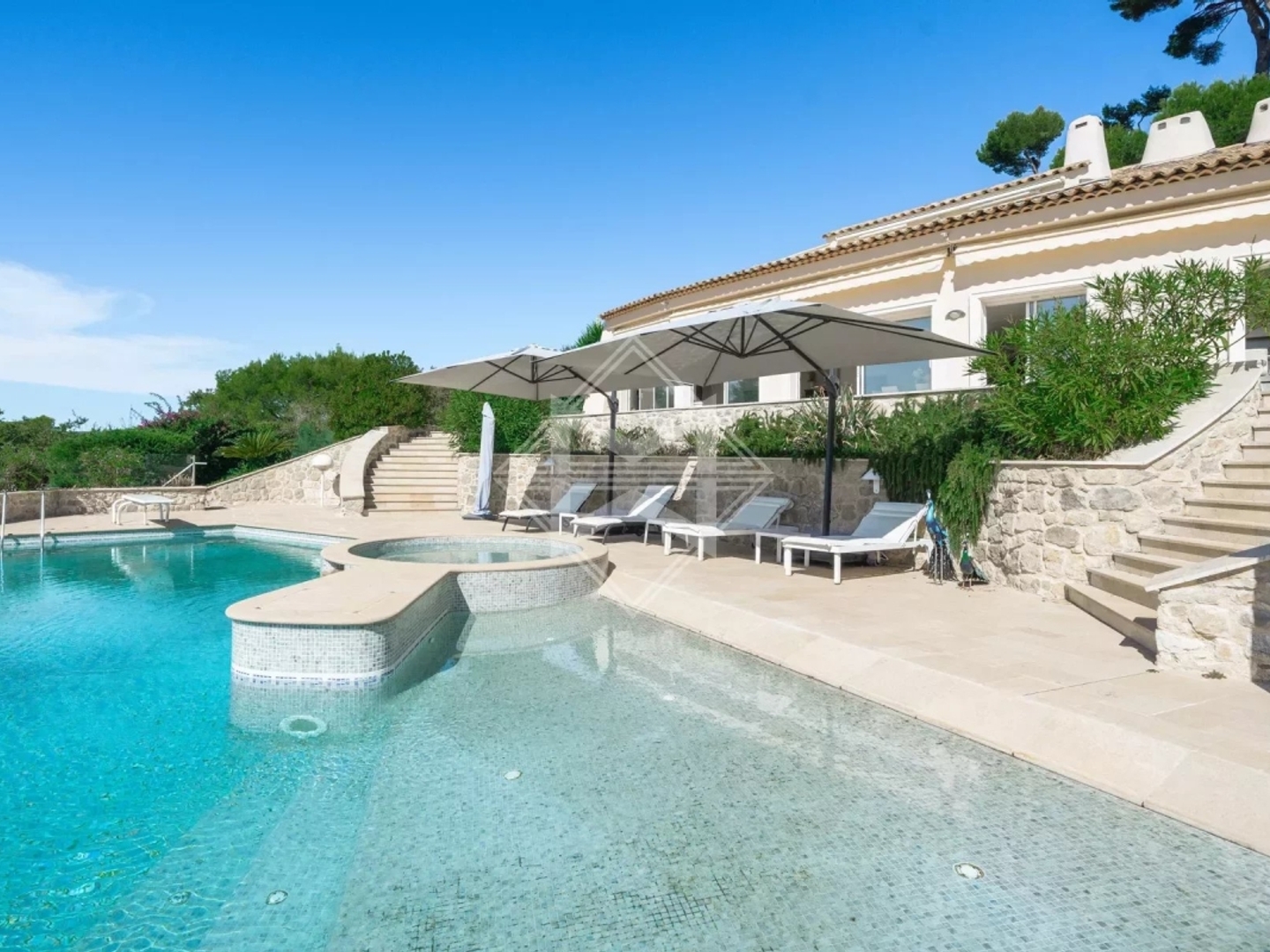 Maison à vendre - 10 pièces - 6930m2 - Cagnes-Sur-Mer (06800)