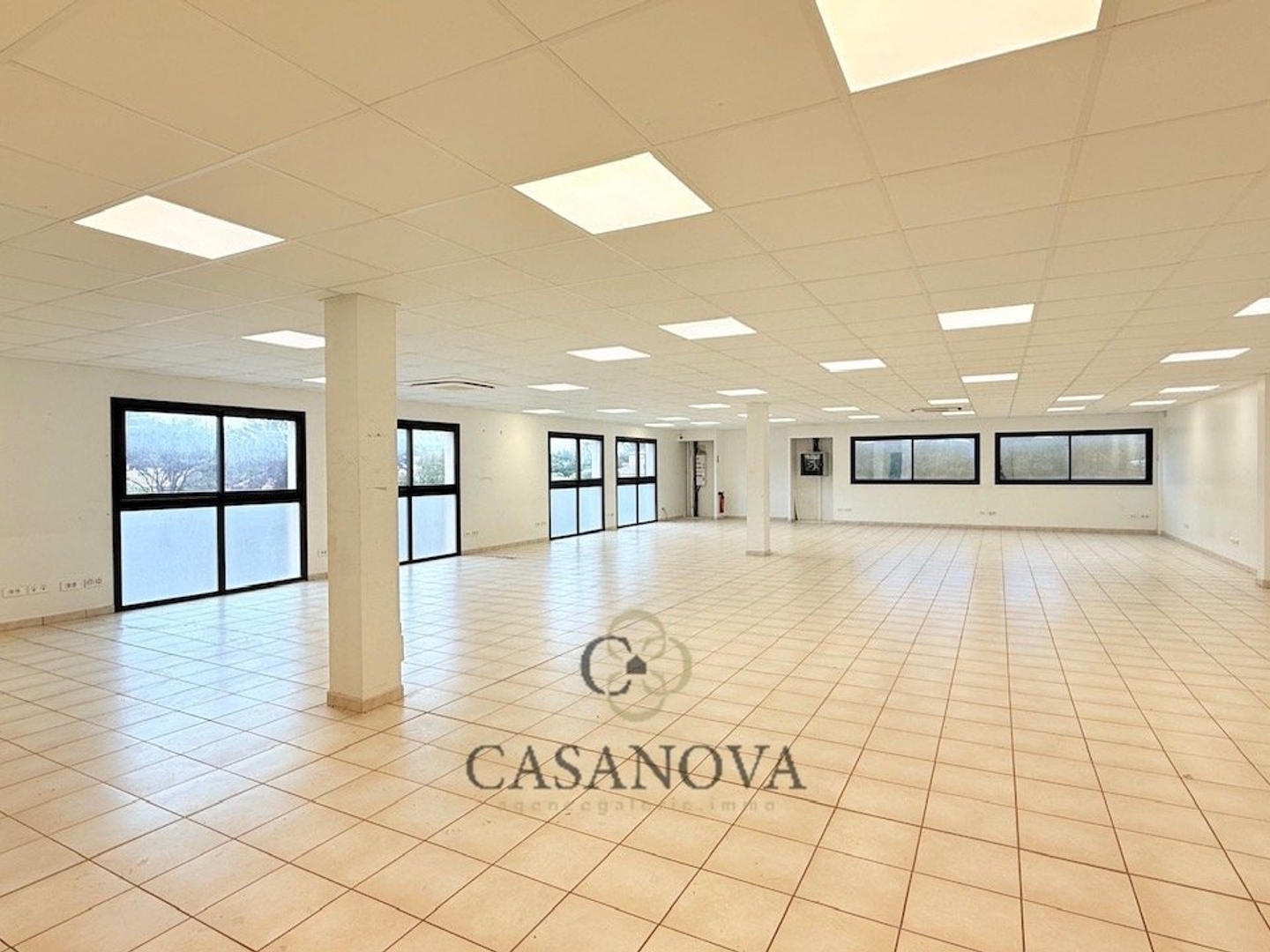 Locaux à vendre - 14 pièces - 800m2 - Lattes (34970)
