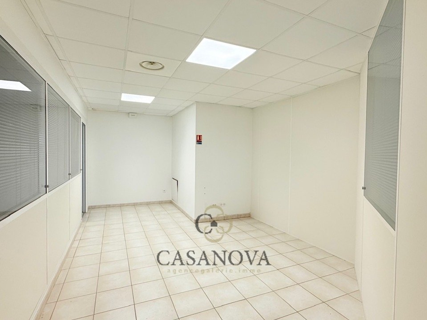 Locaux à vendre - 14 pièces - 800m2 - Lattes (34970)