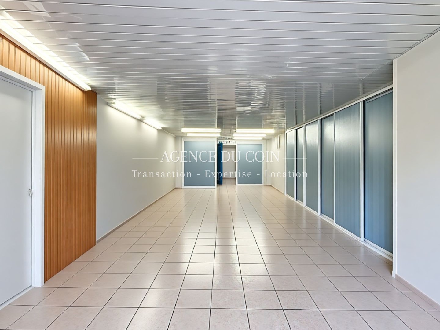 Immeuble commercial 97 m²