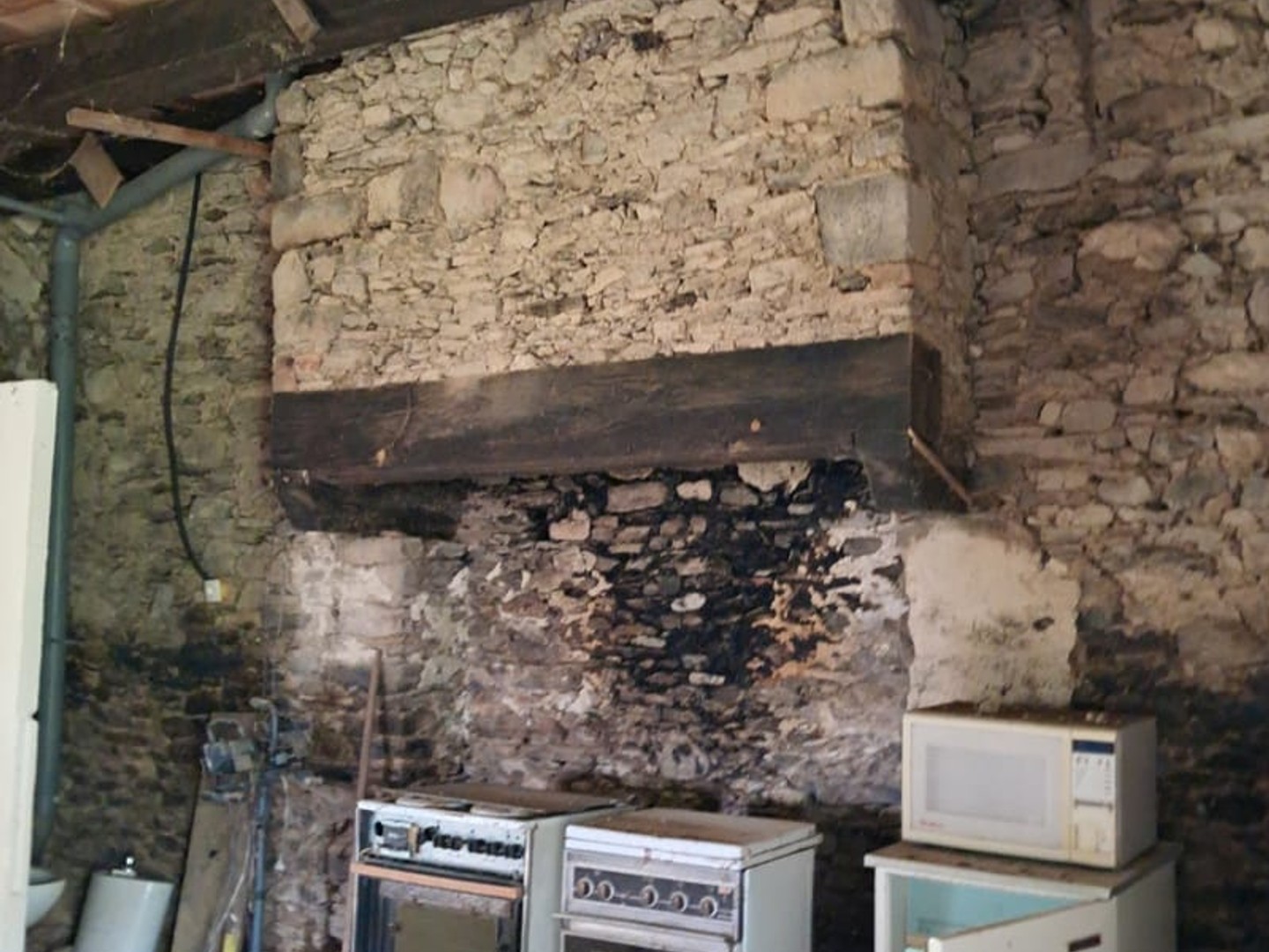 Ensemble immobilier Avec son terrain attenant de 1 Ha 7