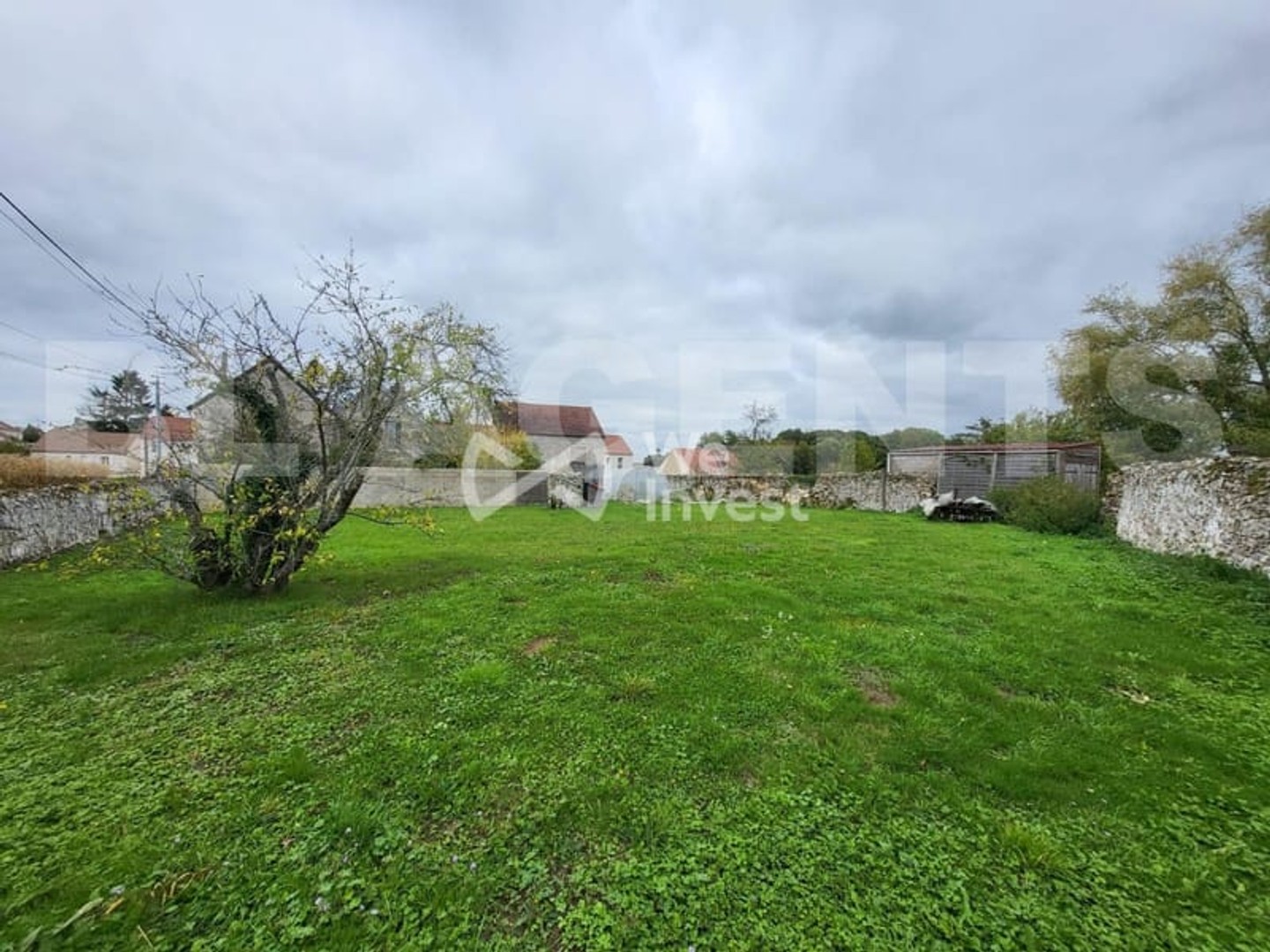 Terrain 600 m²