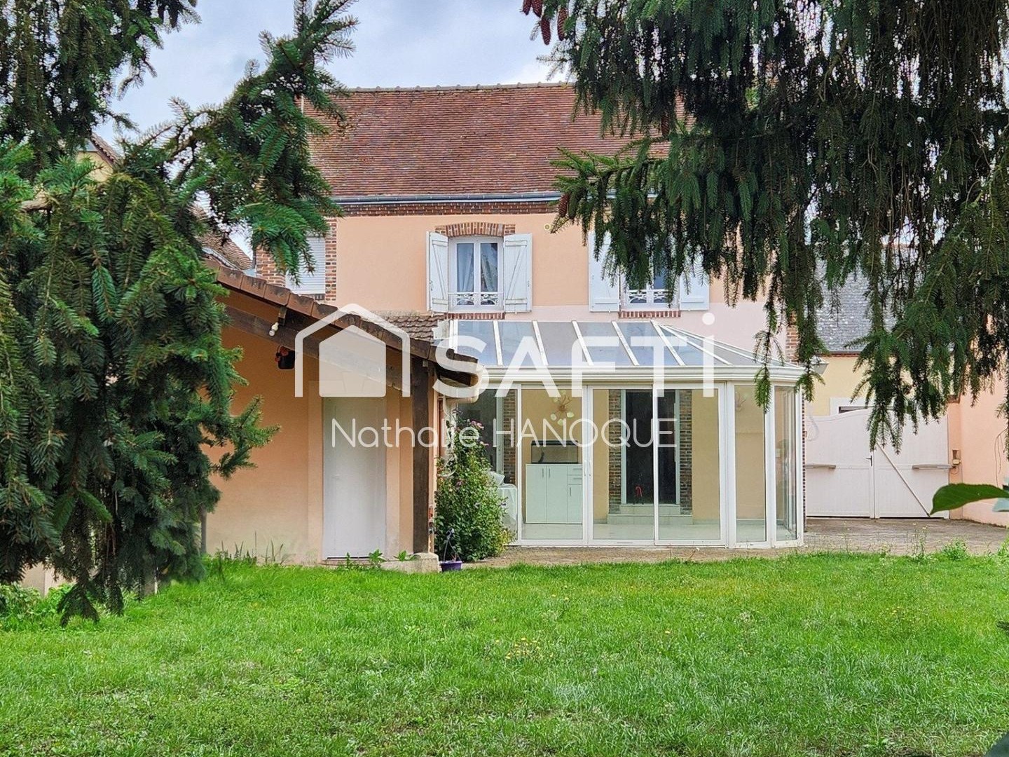 Maison familliale en centre village