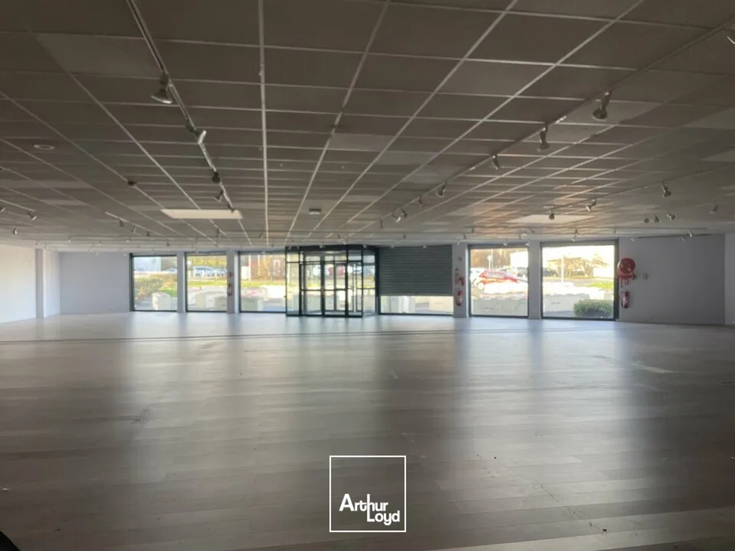 Locaux à vendre - 950m2 - Reims (51100)
