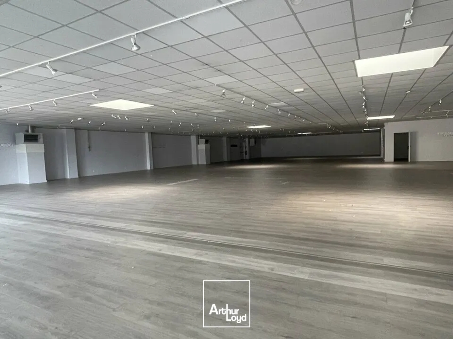 Locaux à vendre - 950m2 - Reims (51100)