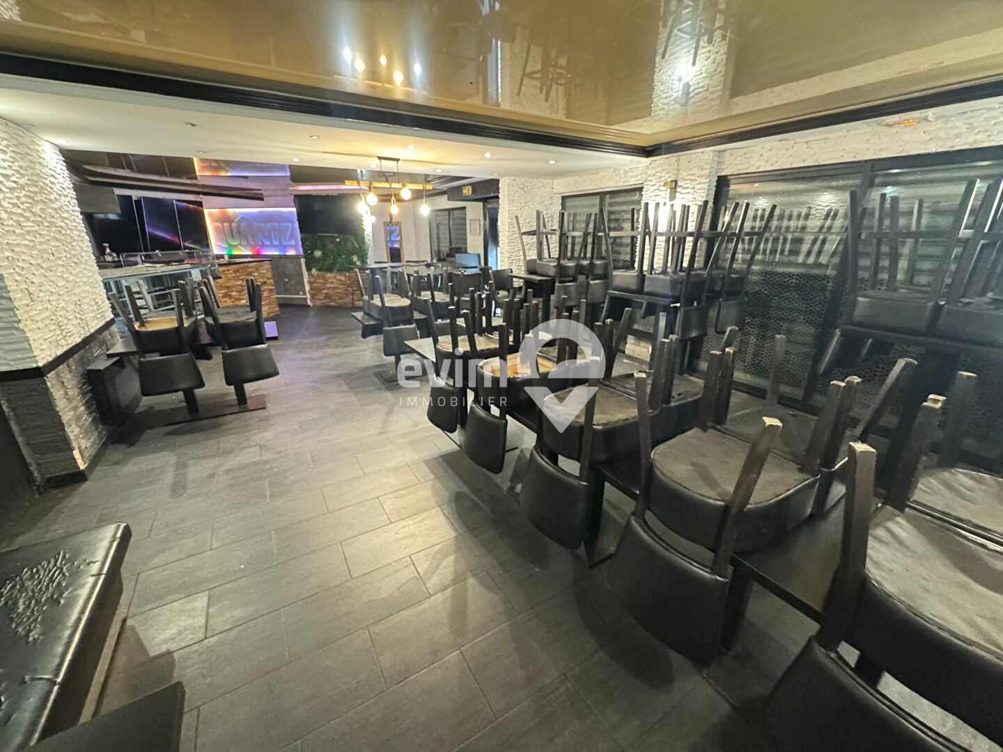 À LOUER - RESTAURANT ÉQUIPÉ - BAIL PRÉCAIRE EN SOUS-LOCATION
