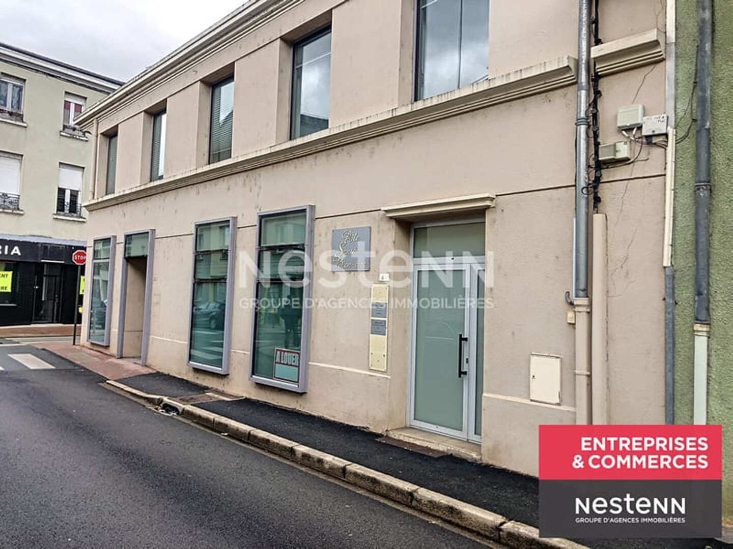 Immeuble commercial 117 m²