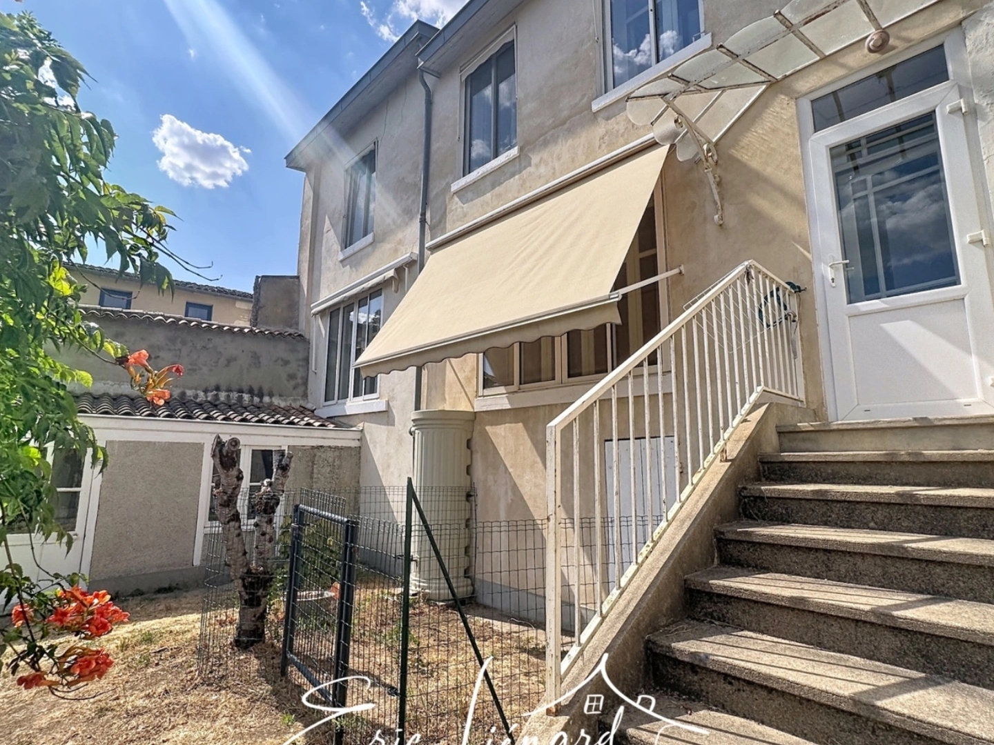 Maison à vendre - 8 pièces - 249m2 - Saint-Maixent-L'é... (79400)