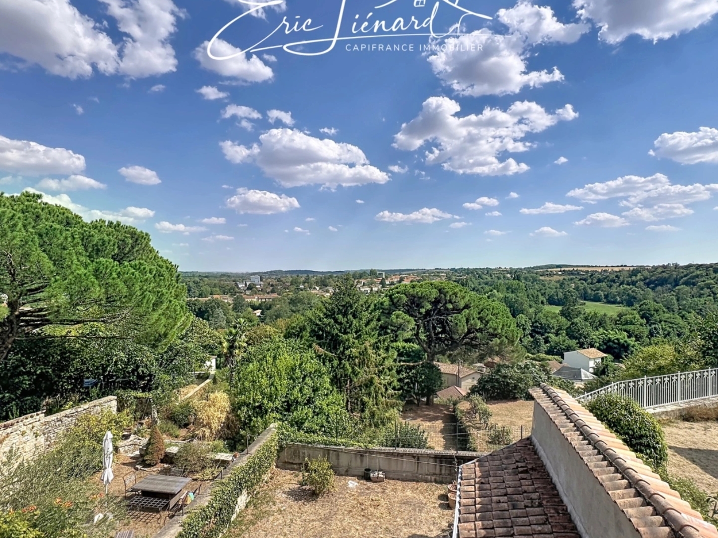 Maison à vendre - 8 pièces - 249m2 - Saint-Maixent-L'é... (79400)