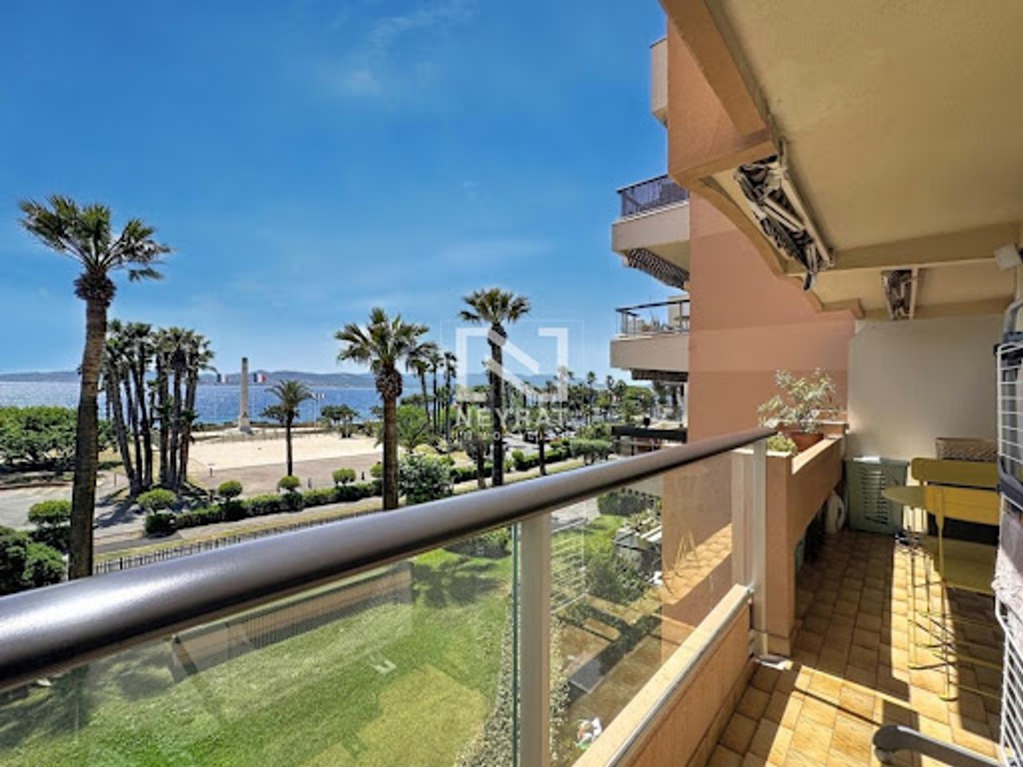 Appartement à vendre - 1 pièce - 27m2 - Saint-Raphaël (83700)