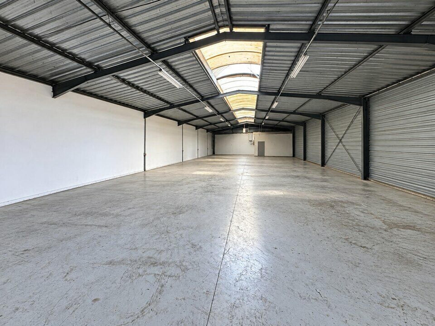 Locaux à vendre - 405m2 - Joué-Lès-Tours (37300)