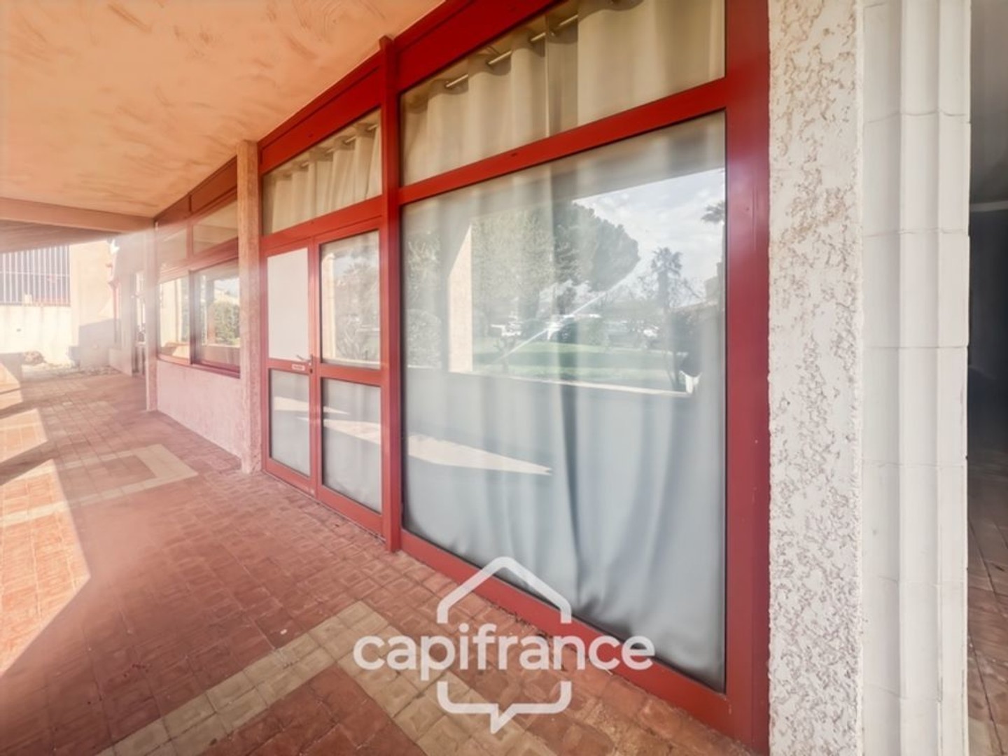 Local/bureau à vendre LA LONDE LES MAURES (83) - MURS À VENDRE