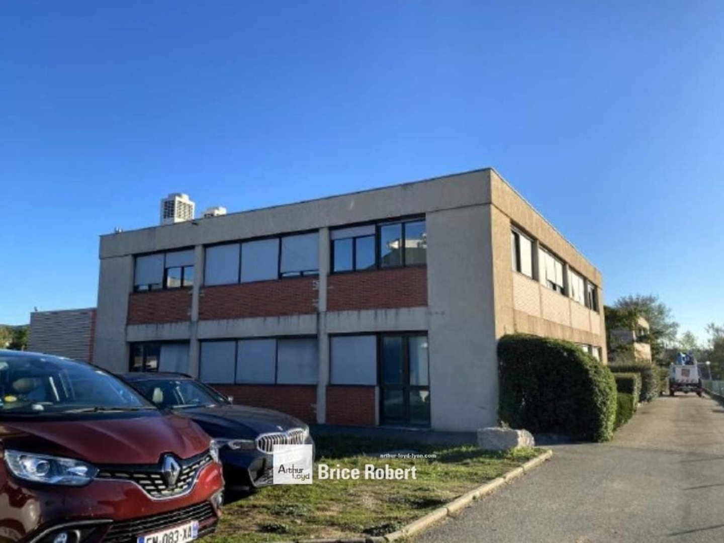 Bureaux à vendre à Limonest bâtiment indépendant sur la Techlid fibre optique