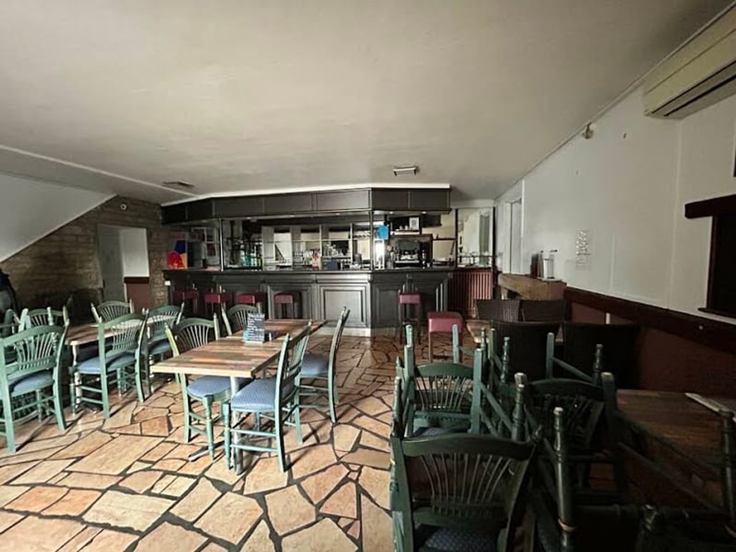 Commerce 180 m²