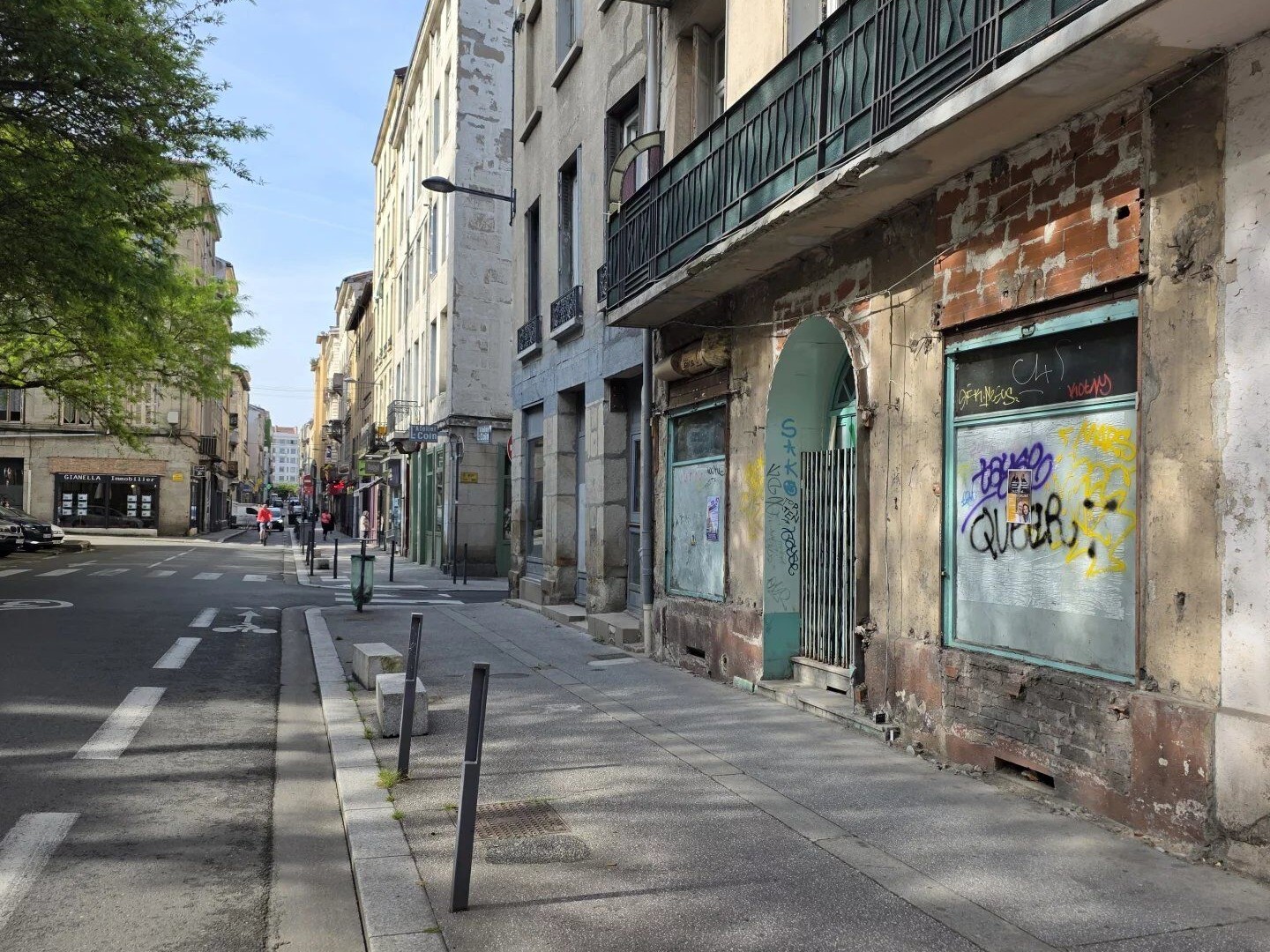 Commerce 2 pièces 81 m²
