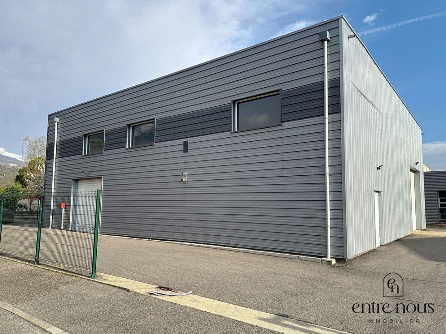 Entrepot a vendre a chapareillan de 700m2