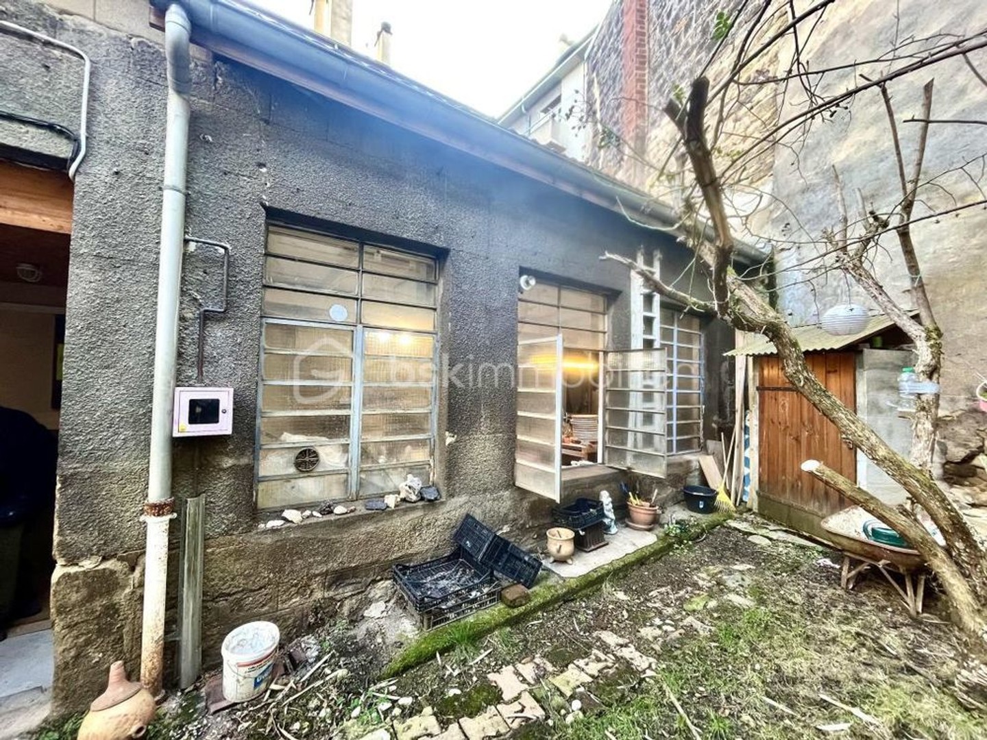 ATELIER EN FOND DE COUR 57m2