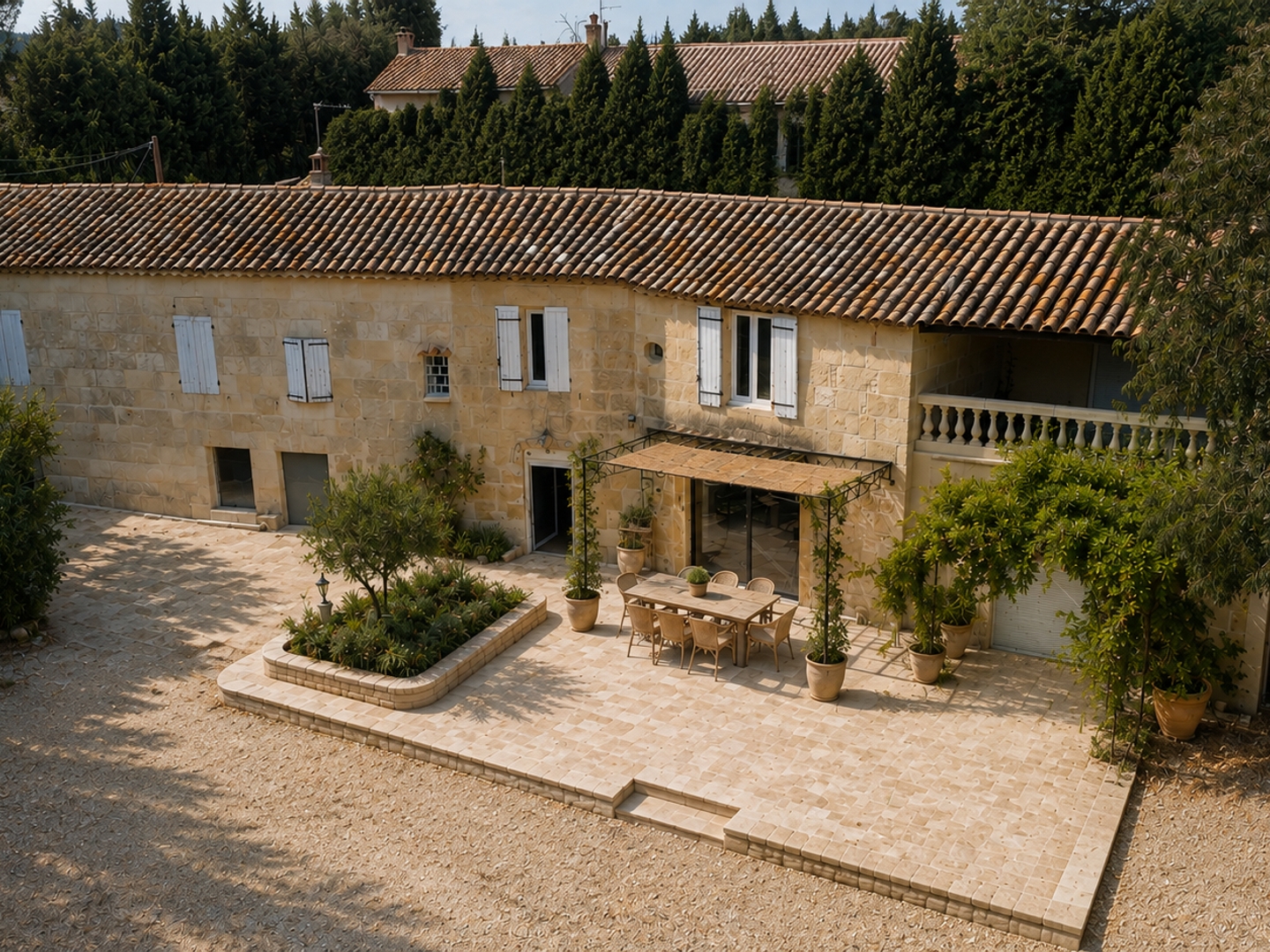 Maison à vendre - 14 pièces - 10432m2 - Montfrin (30490)