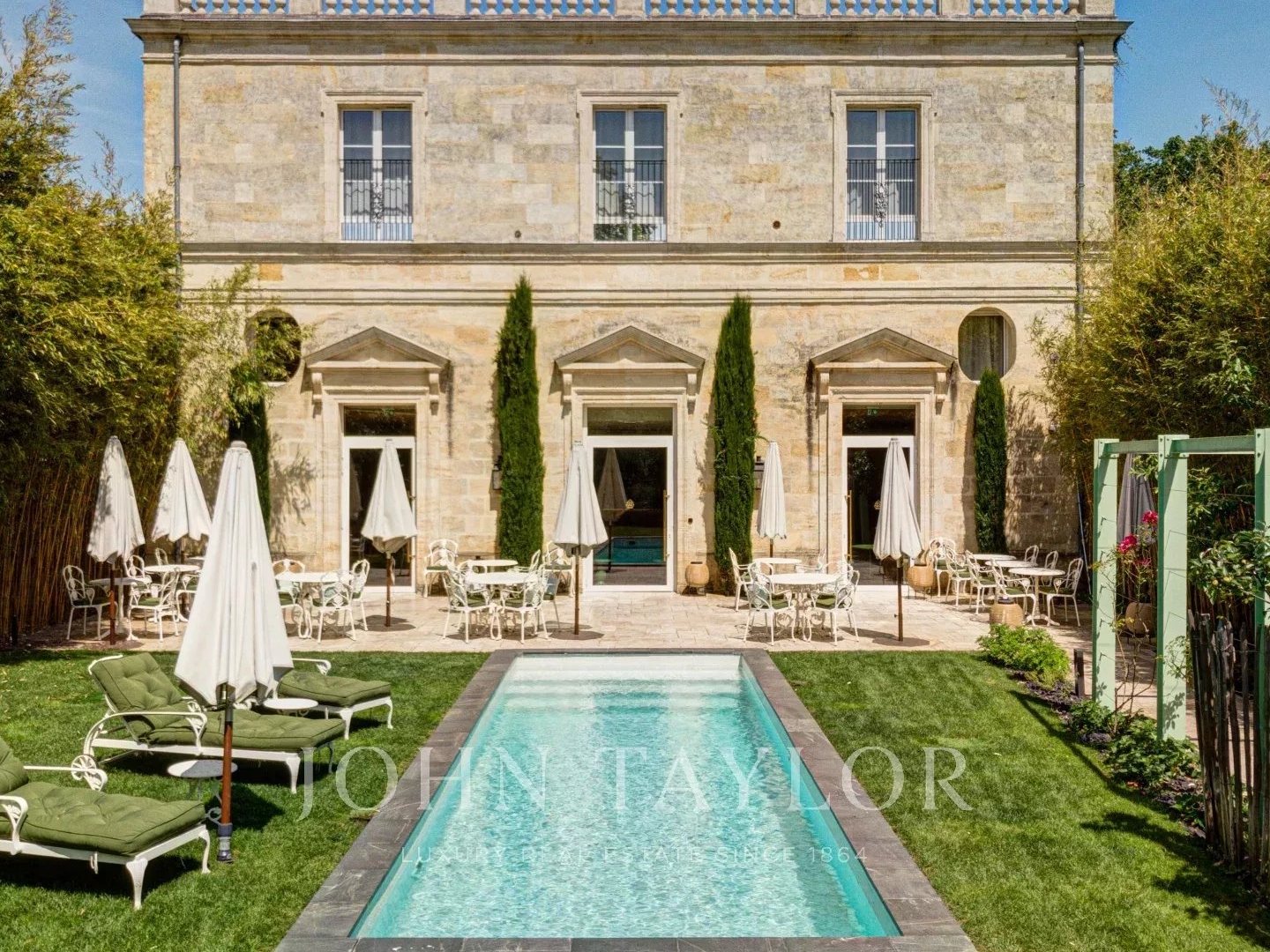 Maison de Maître, 10 pièces, 8 chambres avec jardin et piscine